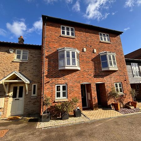 Stylish 3 Bedroom Townhouse For 5 Guests, Set In The Medieval Grid With Off Street Parking Bury St. Edmunds Zewnętrze zdjęcie