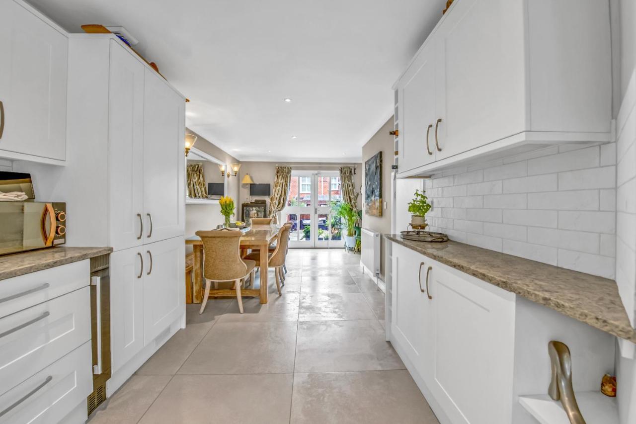 Stylish 3 Bedroom Townhouse For 5 Guests, Set In The Medieval Grid With Off Street Parking Bury St. Edmunds Zewnętrze zdjęcie