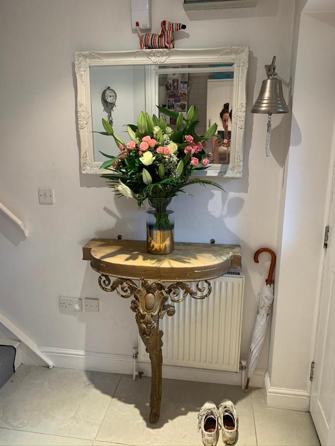 Stylish 3 Bedroom Townhouse For 5 Guests, Set In The Medieval Grid With Off Street Parking Bury St. Edmunds Zewnętrze zdjęcie