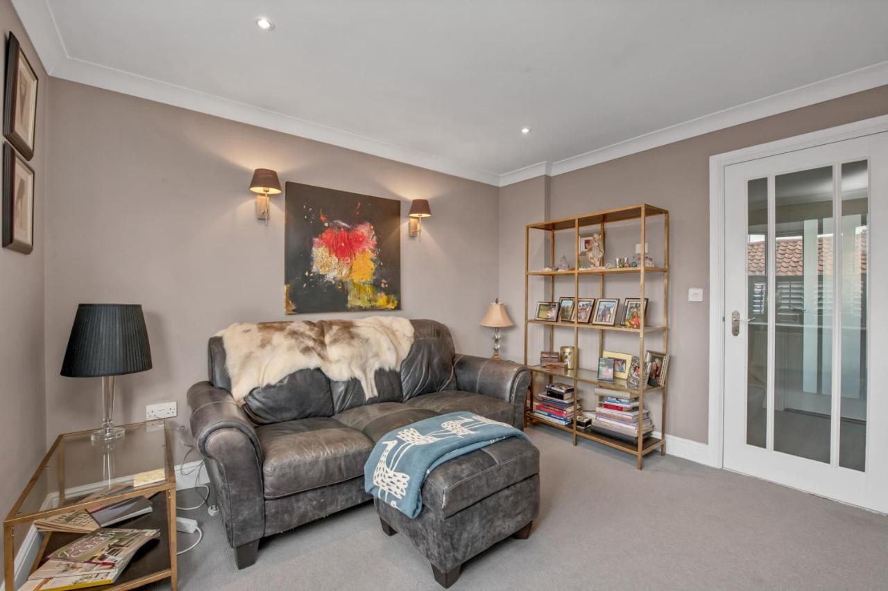 Stylish 3 Bedroom Townhouse For 5 Guests, Set In The Medieval Grid With Off Street Parking Bury St. Edmunds Zewnętrze zdjęcie