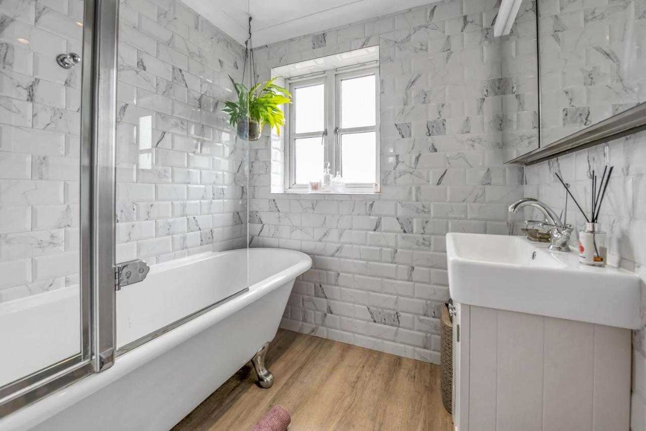 Stylish 3 Bedroom Townhouse For 5 Guests, Set In The Medieval Grid With Off Street Parking Bury St. Edmunds Zewnętrze zdjęcie