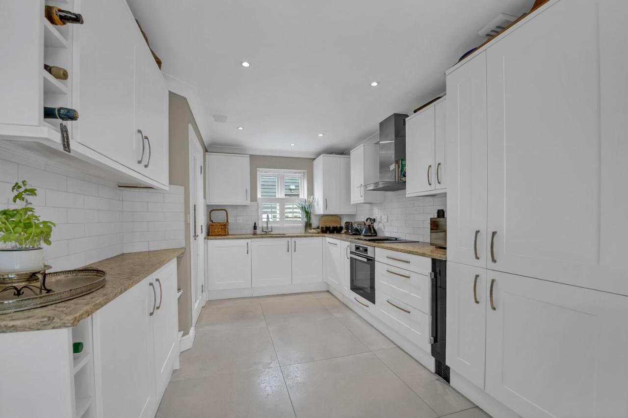 Stylish 3 Bedroom Townhouse For 5 Guests, Set In The Medieval Grid With Off Street Parking Bury St. Edmunds Zewnętrze zdjęcie