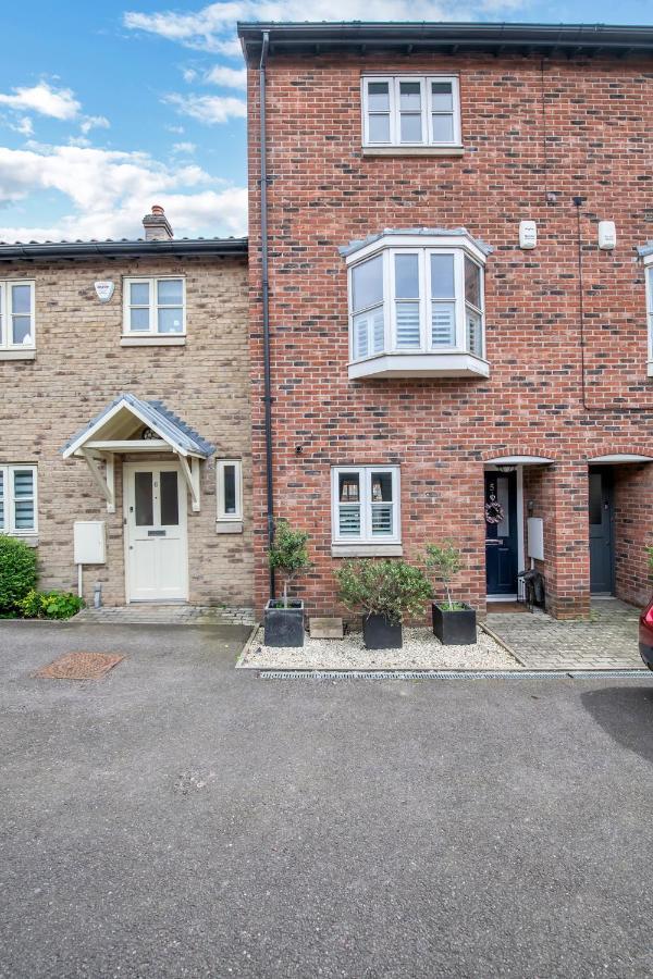 Stylish 3 Bedroom Townhouse For 5 Guests, Set In The Medieval Grid With Off Street Parking Bury St. Edmunds Zewnętrze zdjęcie